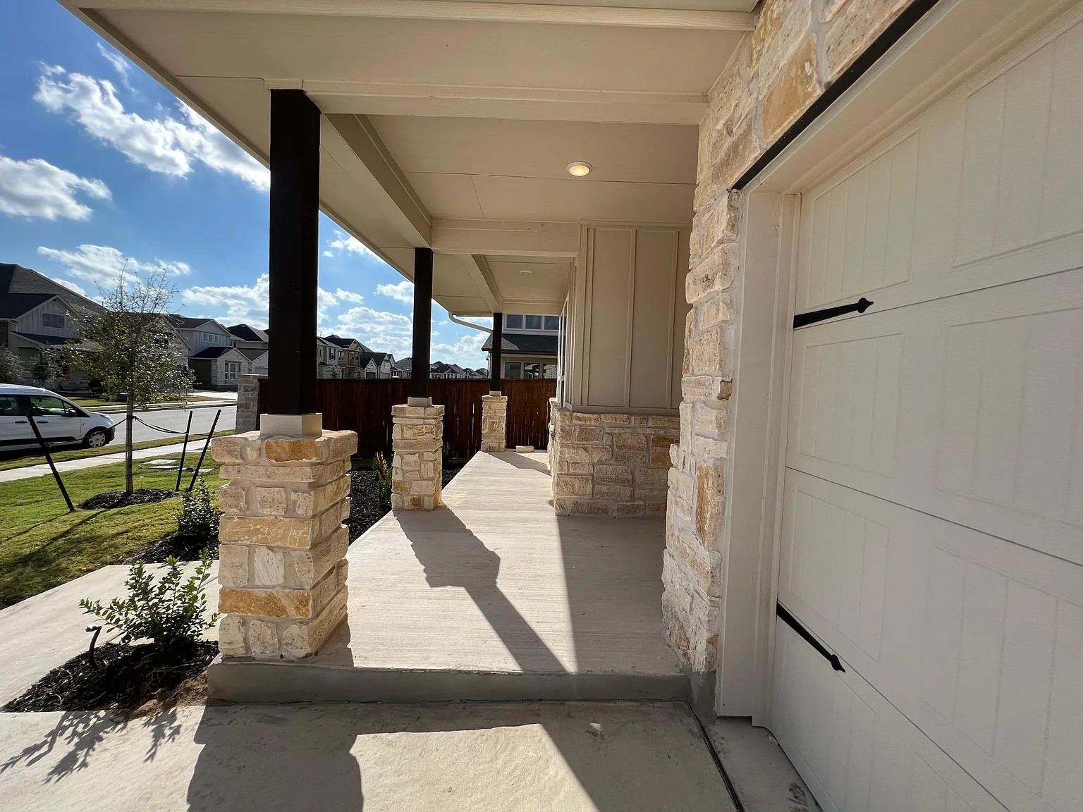 4 bed, 2687 sqft, $2,650 — Photo 3