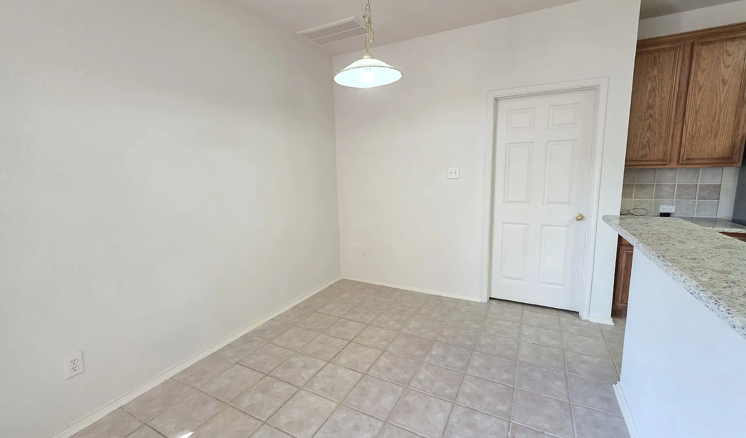 4 bed, 3.0 bath, 2640 sqft, $2,795 — Photo 4