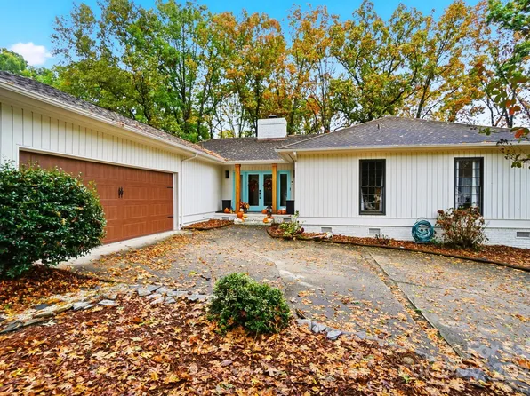 2433 Lynbridge Dr, Charlotte, NC 28270