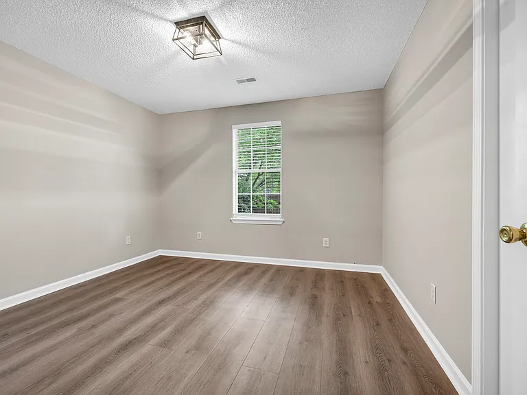 103 Walnut Grove Cir — Photo 17