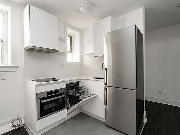 2nd image of 54 Maitland St #0B-1Ba-281Sqft