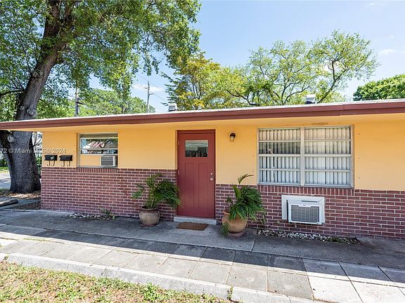5th image of 1804 SW 20th St