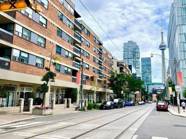 53 McCaul St #641, Toronto, ON M5T 2W9