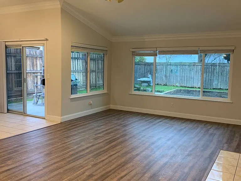 1679 E La Quinta Dr — Photo 34