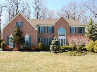 4 Knoll Top Ct, Denville, NJ 07834