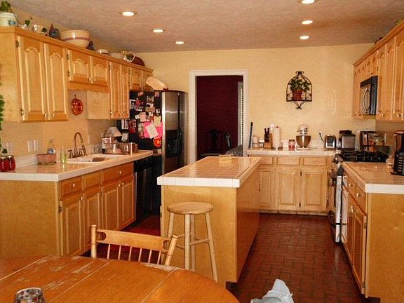 5th image of 136 Briarwood Dr