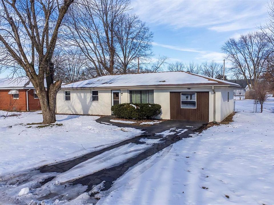 1st image of 14 Moorland Dr