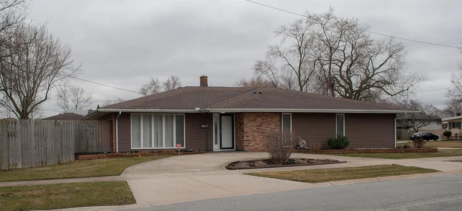 500 River Dr photo 1