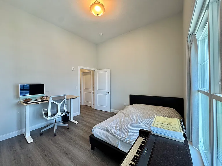 320 Middlesex Ave #D-405 — Photo 12