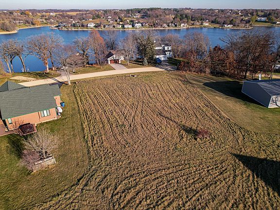 3rd image of 16-160 Stonehedge Dr