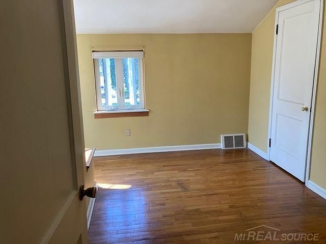 8641 Harding Ave, photo 22