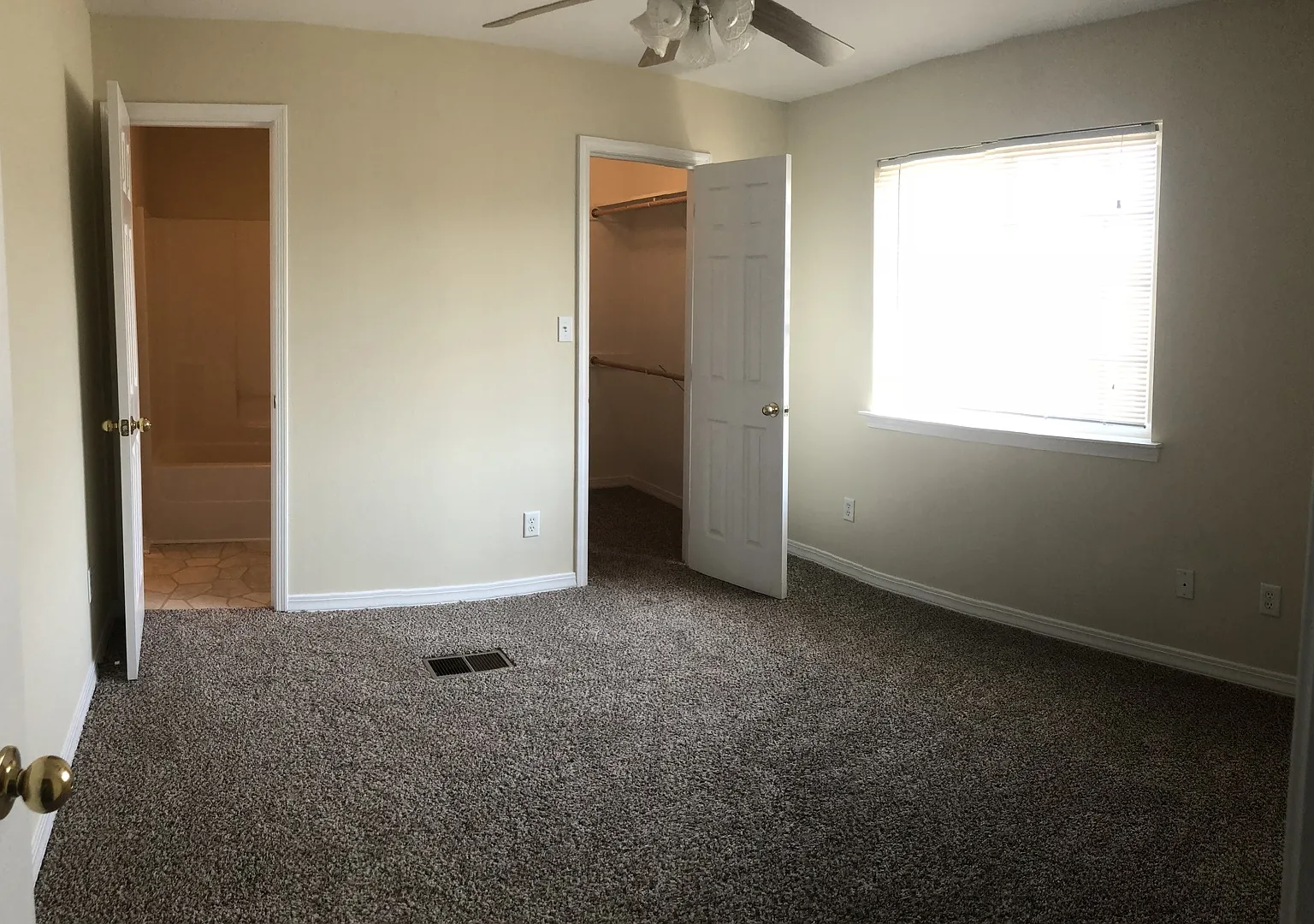 Stagg Property LLC-Cypress Bend Townhomes, 3203 — Photo 3