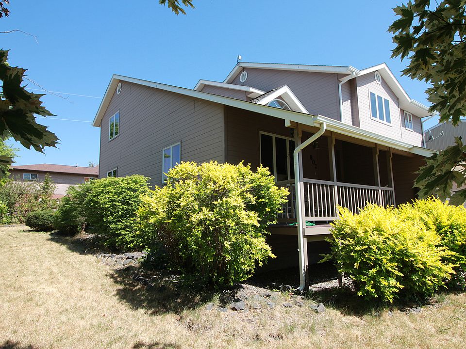Front yard & front porch.