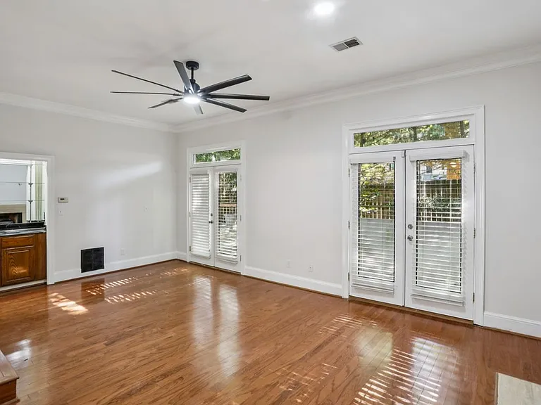 1536 Oak Grove Rd — Photo 17