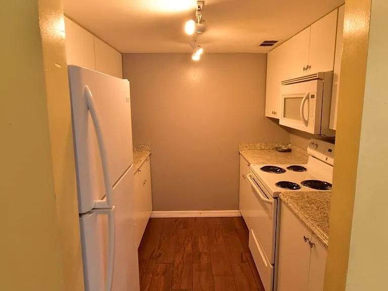 1406 Holden Ave #A10 — Photo 8