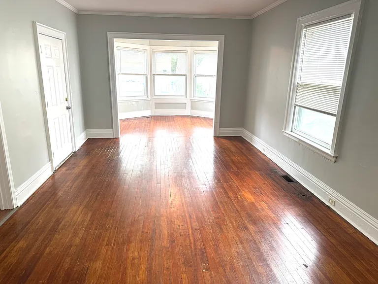 429 Parkdale Ave #LOWER — Photo 3
