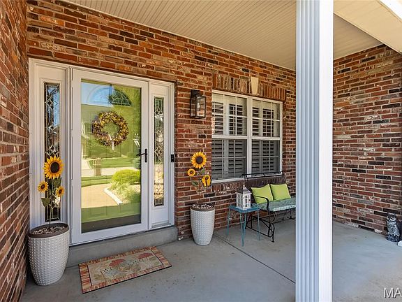 3rd image of 414 Arbor Glen Dr