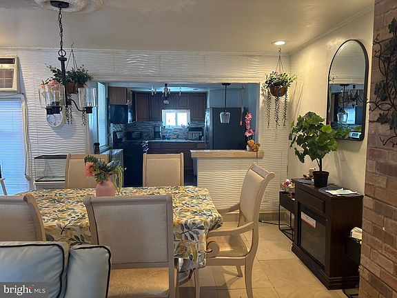 3rd image of 871 Bridge St