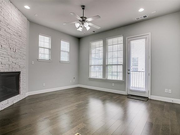 5th image of 597 W Royal Ln