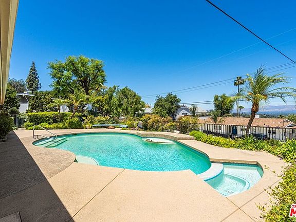 4th image of 16373 Mandalay Dr