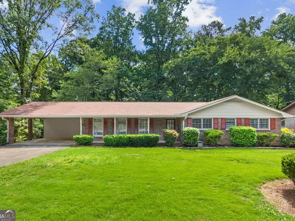 708 Rollingwood Dr, Stone Mountain, GA 30087