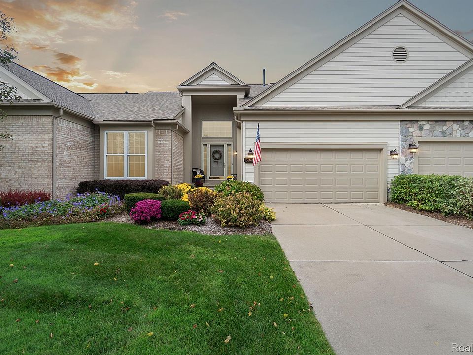 1st image of 39468 Edgewater Dr