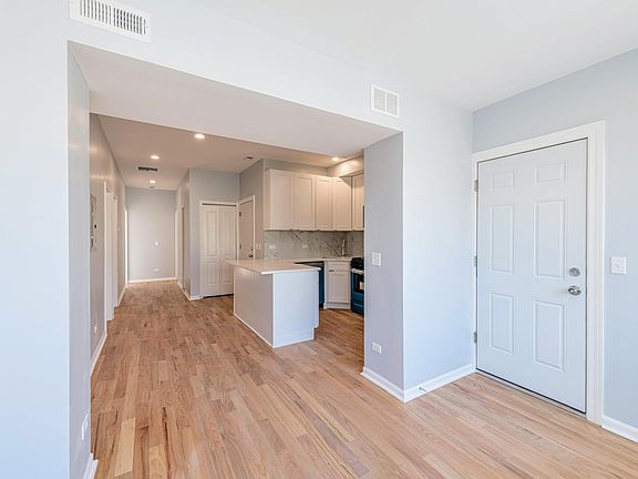 5th image of 1020 W Ainslie St #4