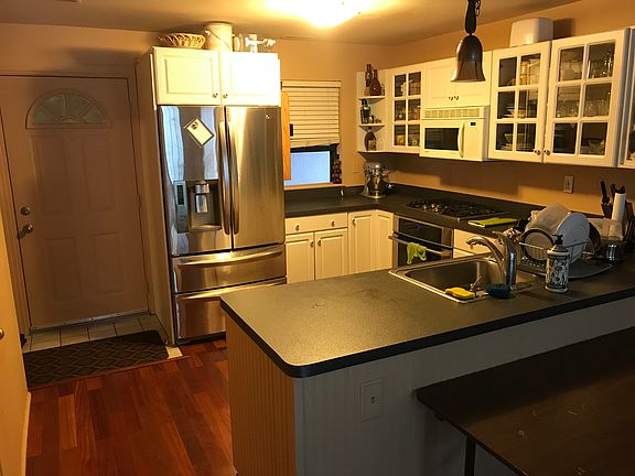 3rd image of 133 Walton St APT 102
