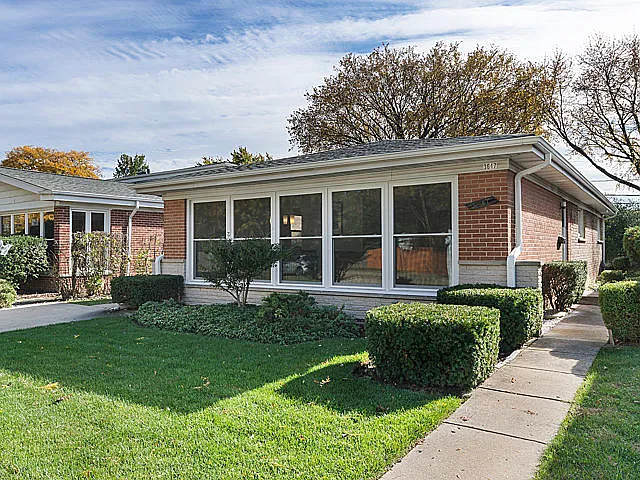3647 Greenwood St photo 1
