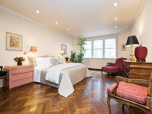 Sold by Sotheby's International Realty | media 35