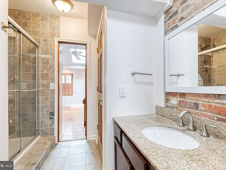 223 E Churchill St — Photo 9