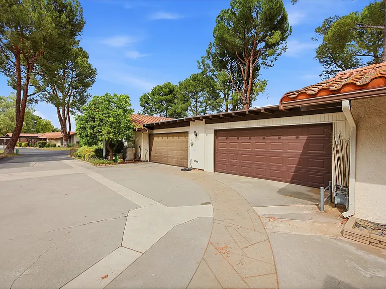 1457 Seven Hills Dr — Photo 21