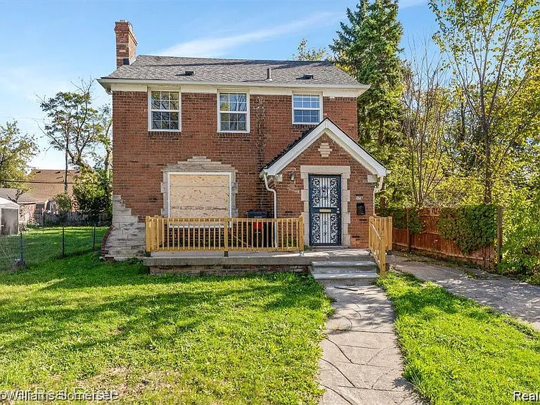 5574 Buckingham Ave — Photo 2