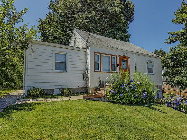 Listing photo 3
