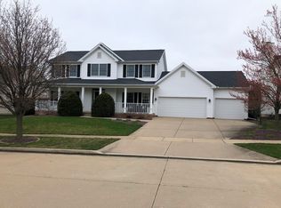 4 Waterside Cir, Bloomington, IL