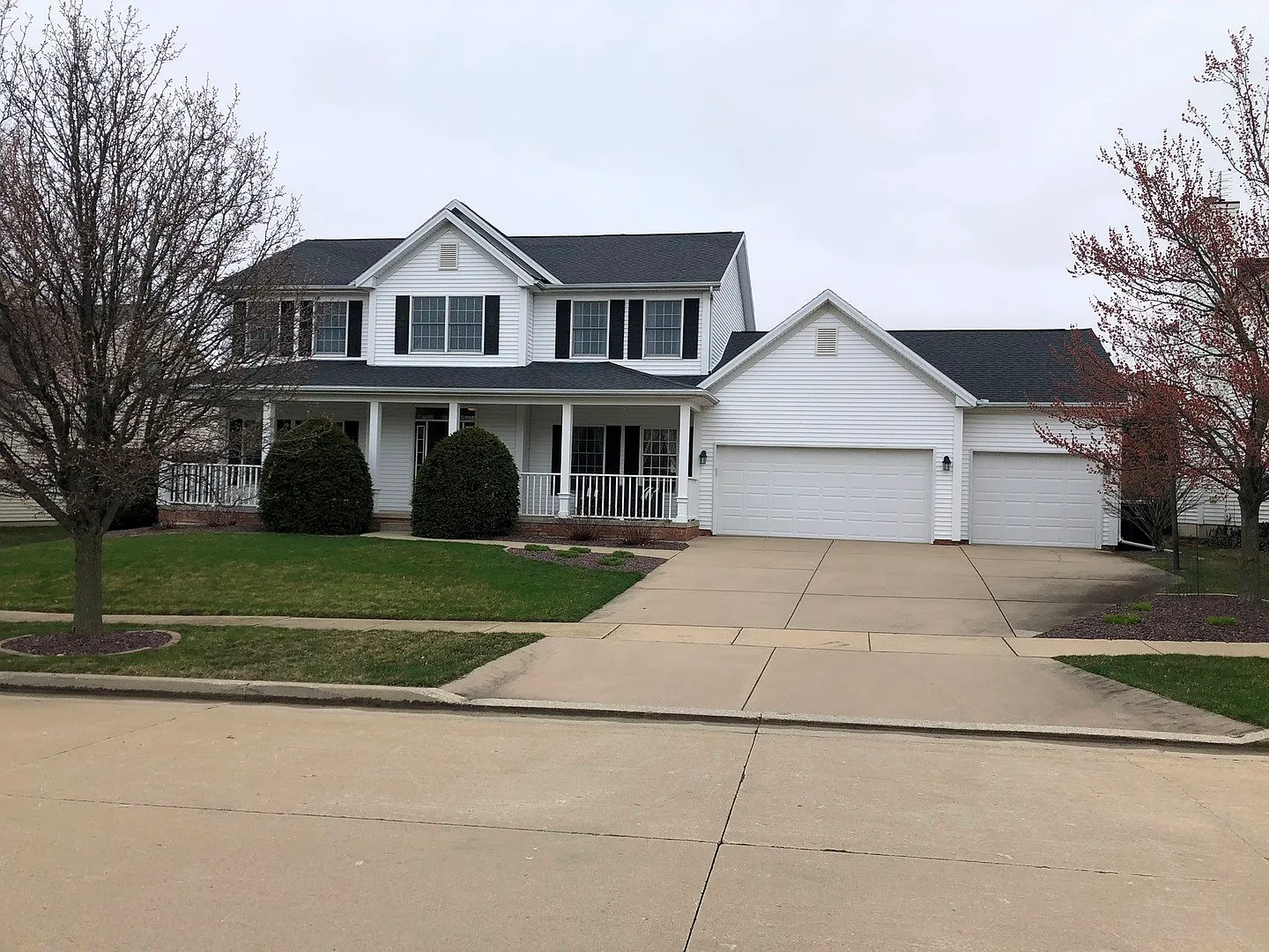 4 Waterside Cir photo 1