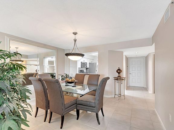 5th image of 5810 Crystal Shores Drive #402