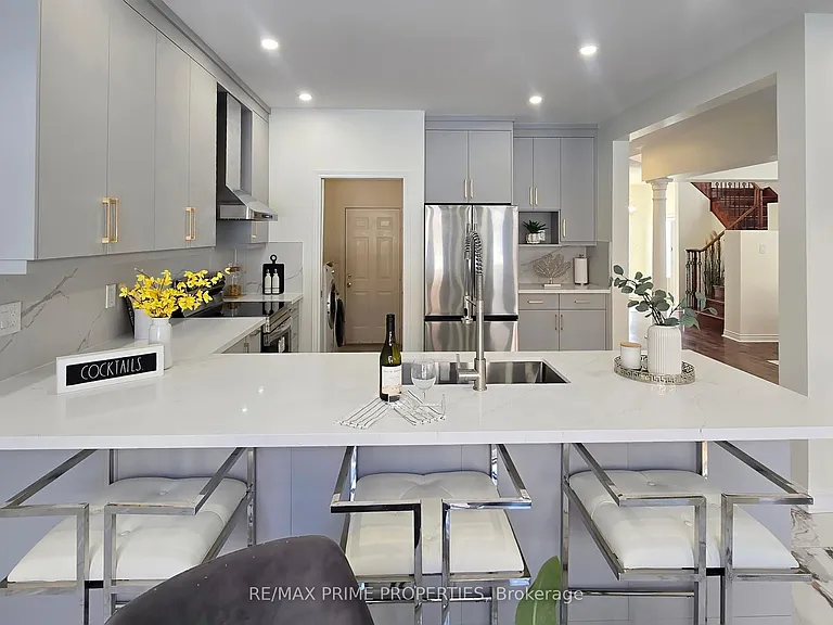 22 Waymount Ave — Photo 17