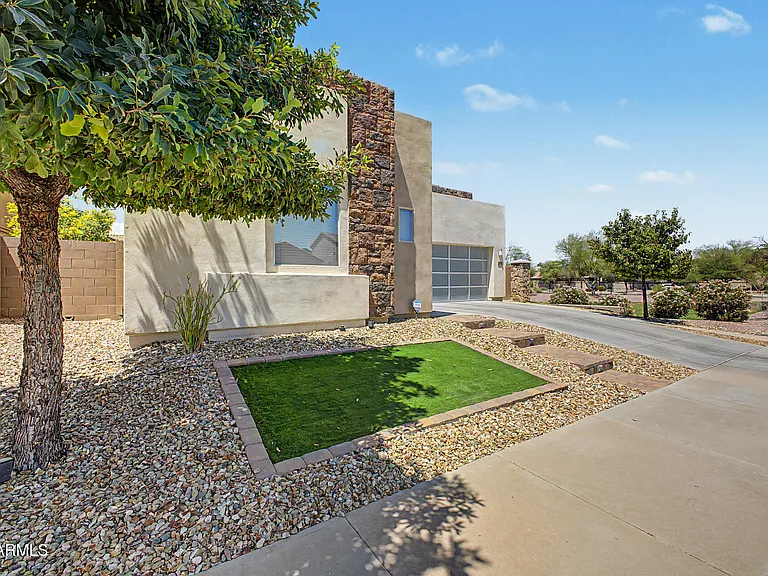 15912 W Sierra St — Photo 4