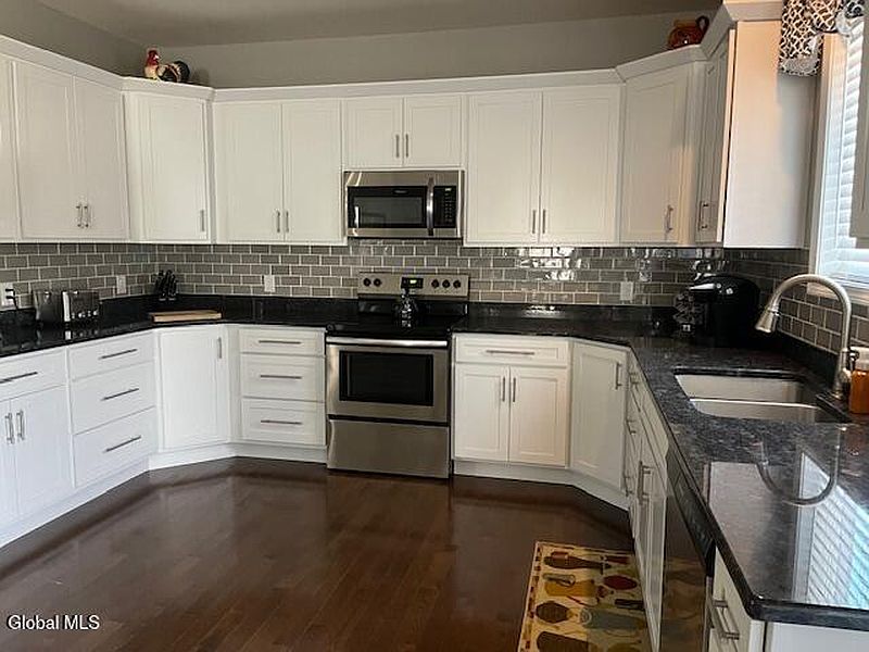 4th image of 260 Colebrook Road