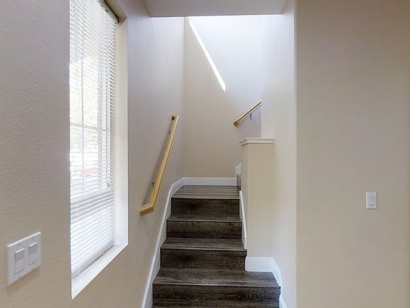 4th image of 122 Carmel St