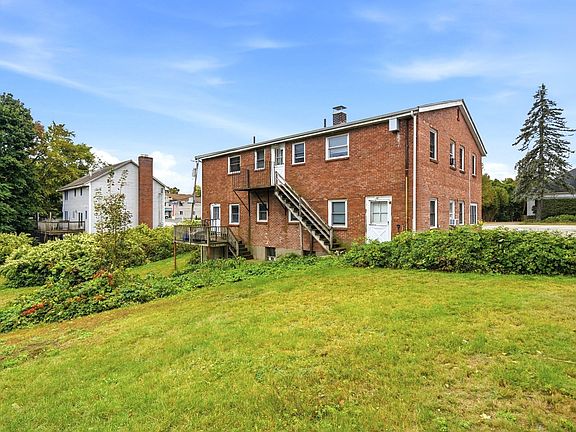 5th image of 121 Winn St