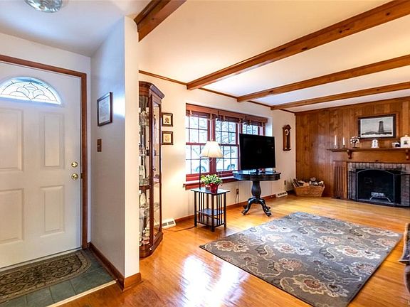 4th image of 90 Brianwood Dr