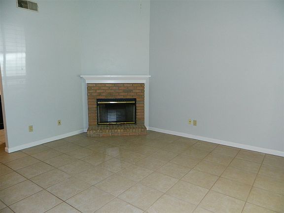 3rd image of 463 Richview Park Cir E