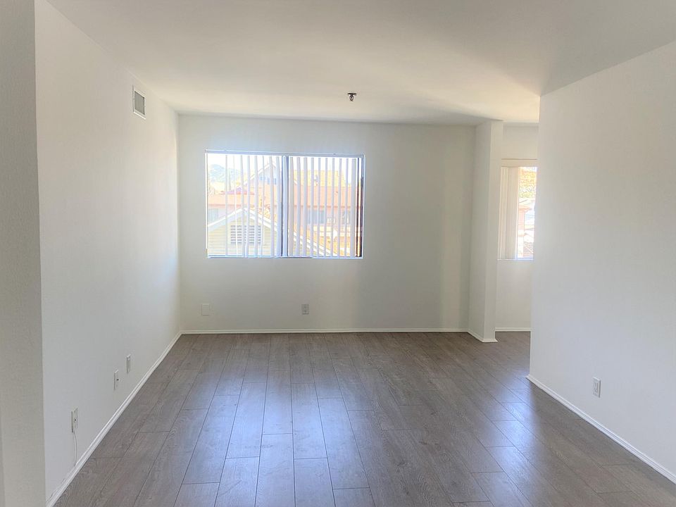 1st image of 555 Oak St APT 201