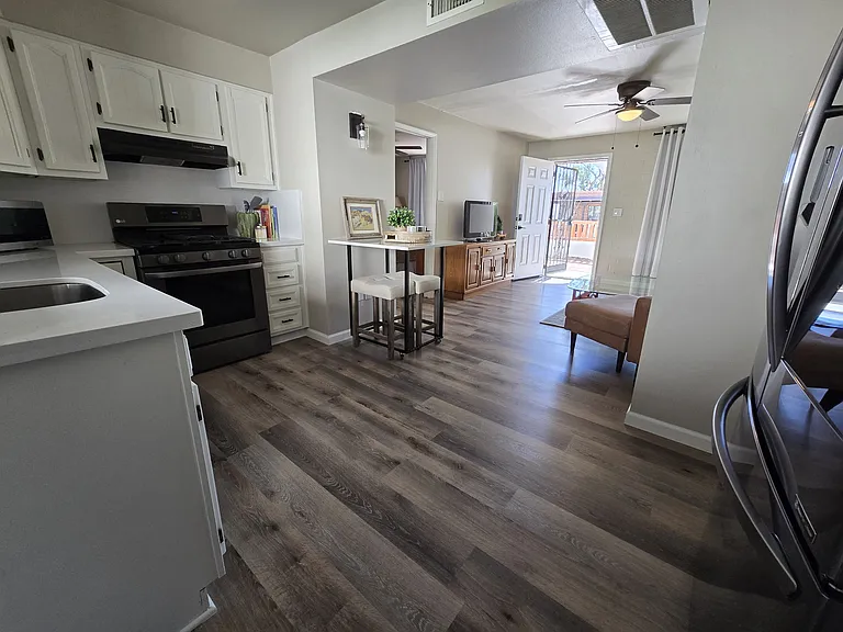 136 W Camino Manzana #A — Photo 3