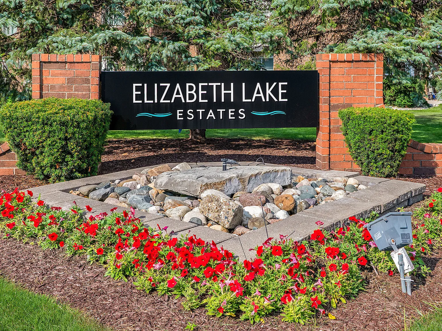Elizabeth Lake Estates — Photo 4