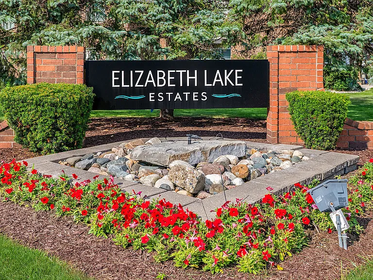 Elizabeth Lake Estates — Photo 4