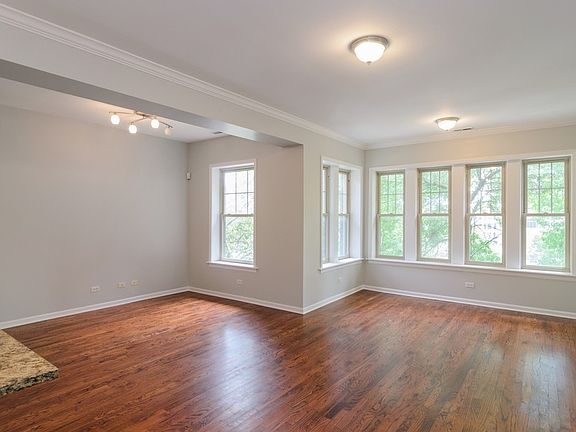 2nd image of 958 W Cuyler Ave APT 3S
