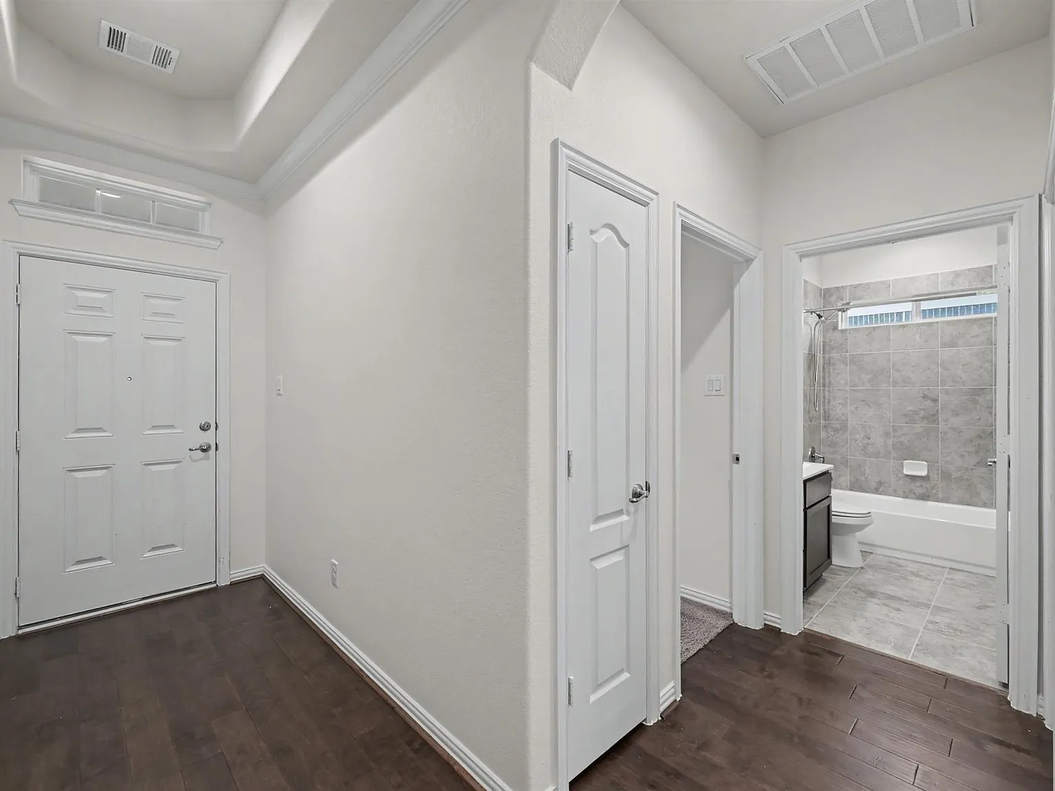 3 bed, 2.0 bath, 1929 sqft, $2,250 — Photo 4